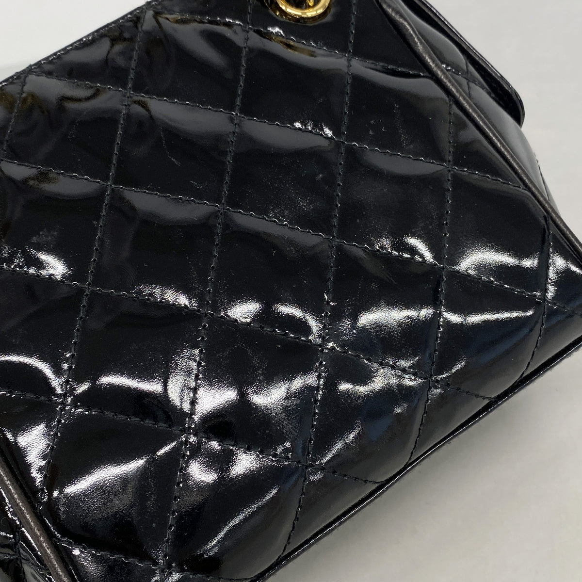 【6kc3045】シャネル ショルダーバッグ マトラッセ チェーンショルダー パテントレザー ブラック ゴールド金具【中古】レディース