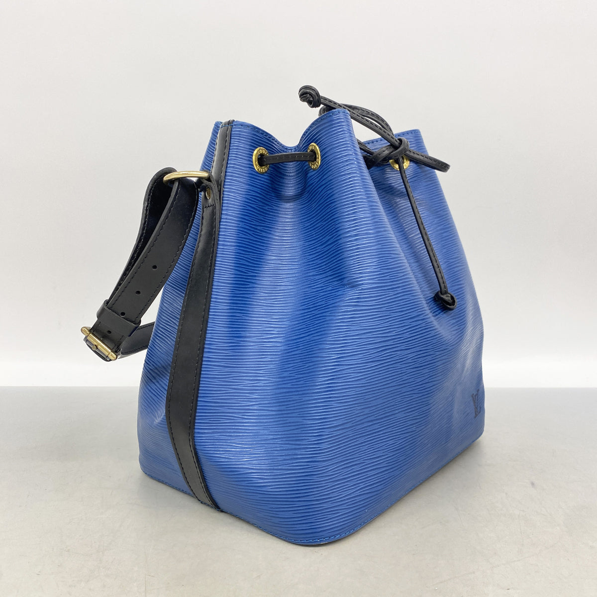 【6kc3054】ルイヴィトン ショルダーバッグ エピ プチノエ M44152 トレドブルー ノワール【中古】レディース