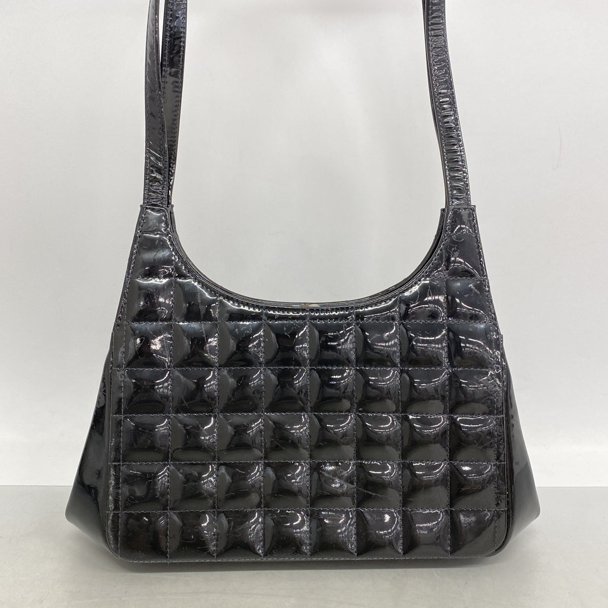 【6kc3193】シャネル ショルダーバッグ チョコバー パテントレザー ブラック シルバー金具【中古】レディース