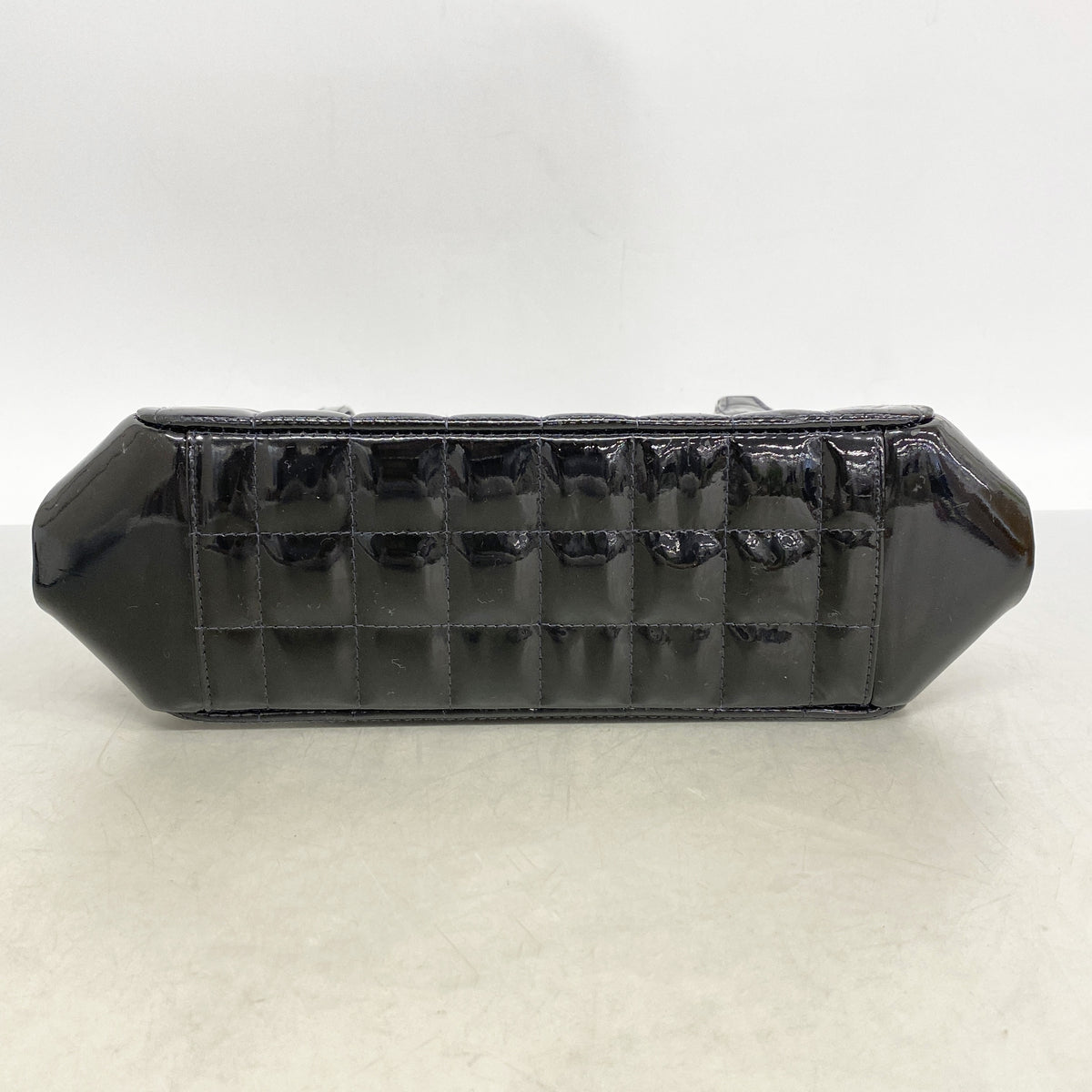【6kc3193】シャネル ショルダーバッグ チョコバー パテントレザー ブラック シルバー金具【中古】レディース