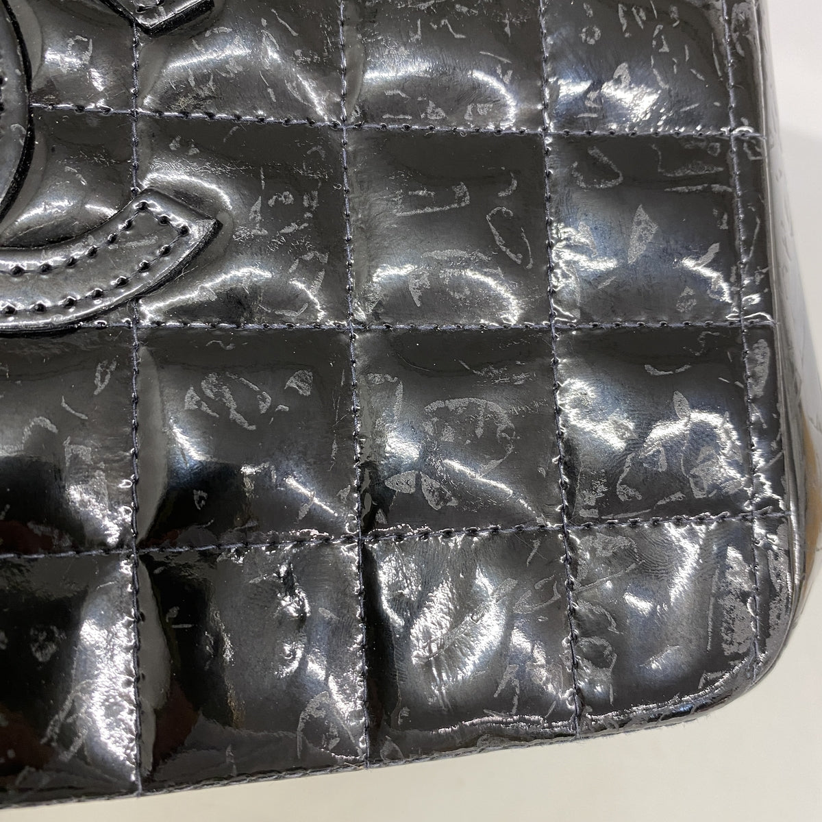 【6kc3193】シャネル ショルダーバッグ チョコバー パテントレザー ブラック シルバー金具【中古】レディース