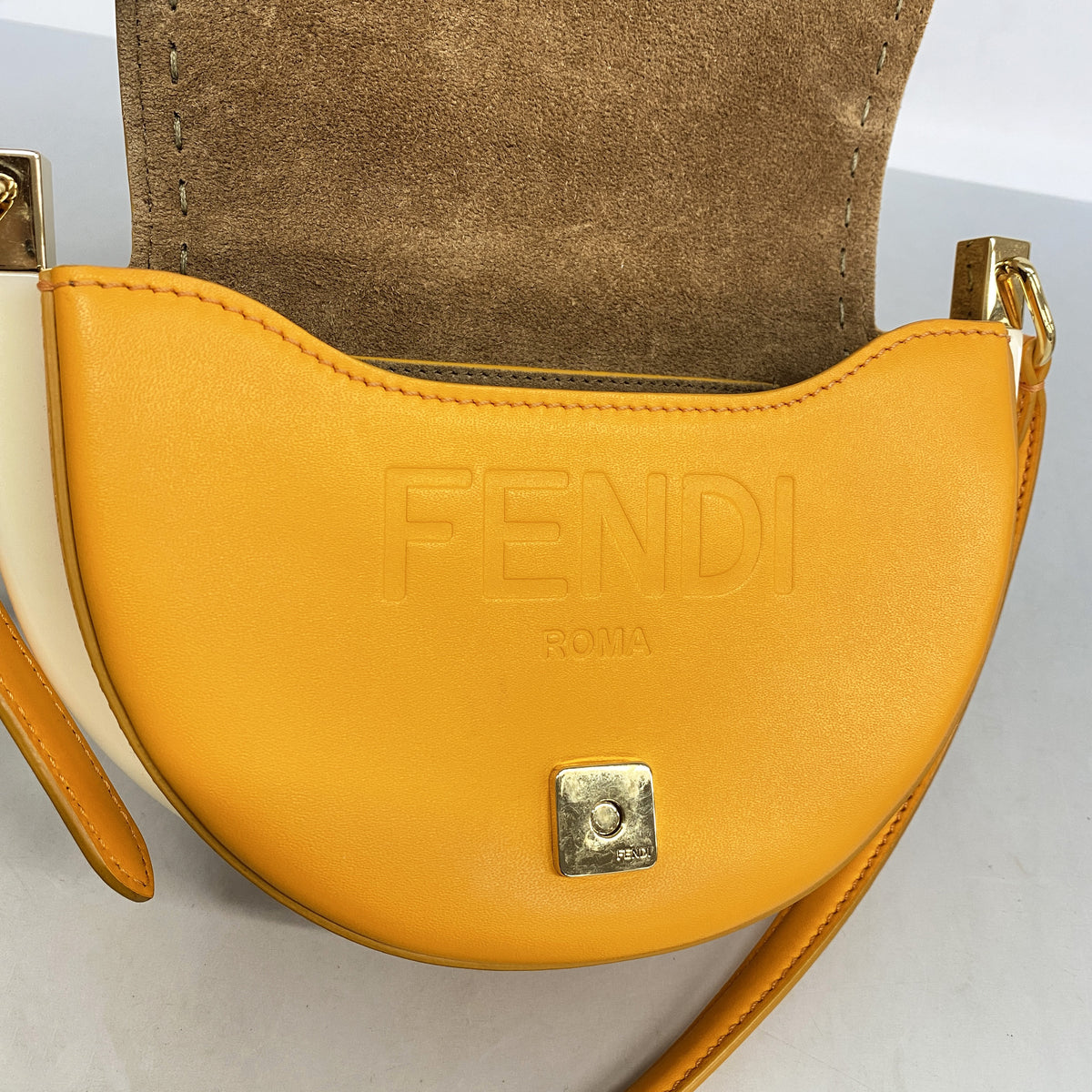 【6kc3208】フェンディ ショルダーバッグ ムーンライト レザー オレンジ ゴールド金具【中古】レディース