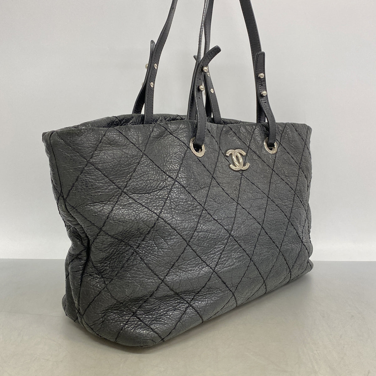 【6kc3213】シャネル トートバッグ オンザロード レザー ブラック シルバー金具【中古】レディース