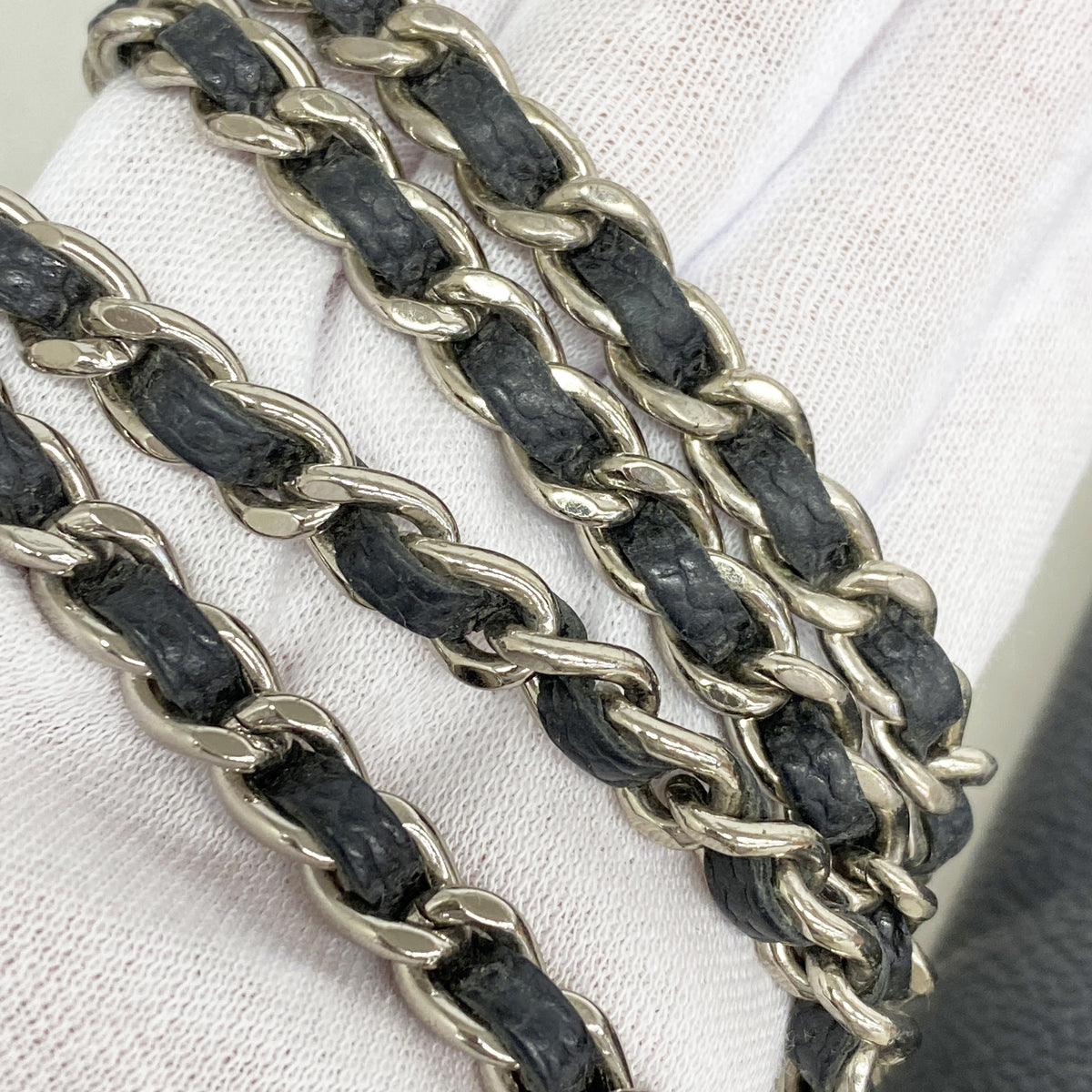 【6kc3293】シャネル ショルダーウォレット チェーンショルダー キャビアスキン ブラック シルバー金具【中古】レディース