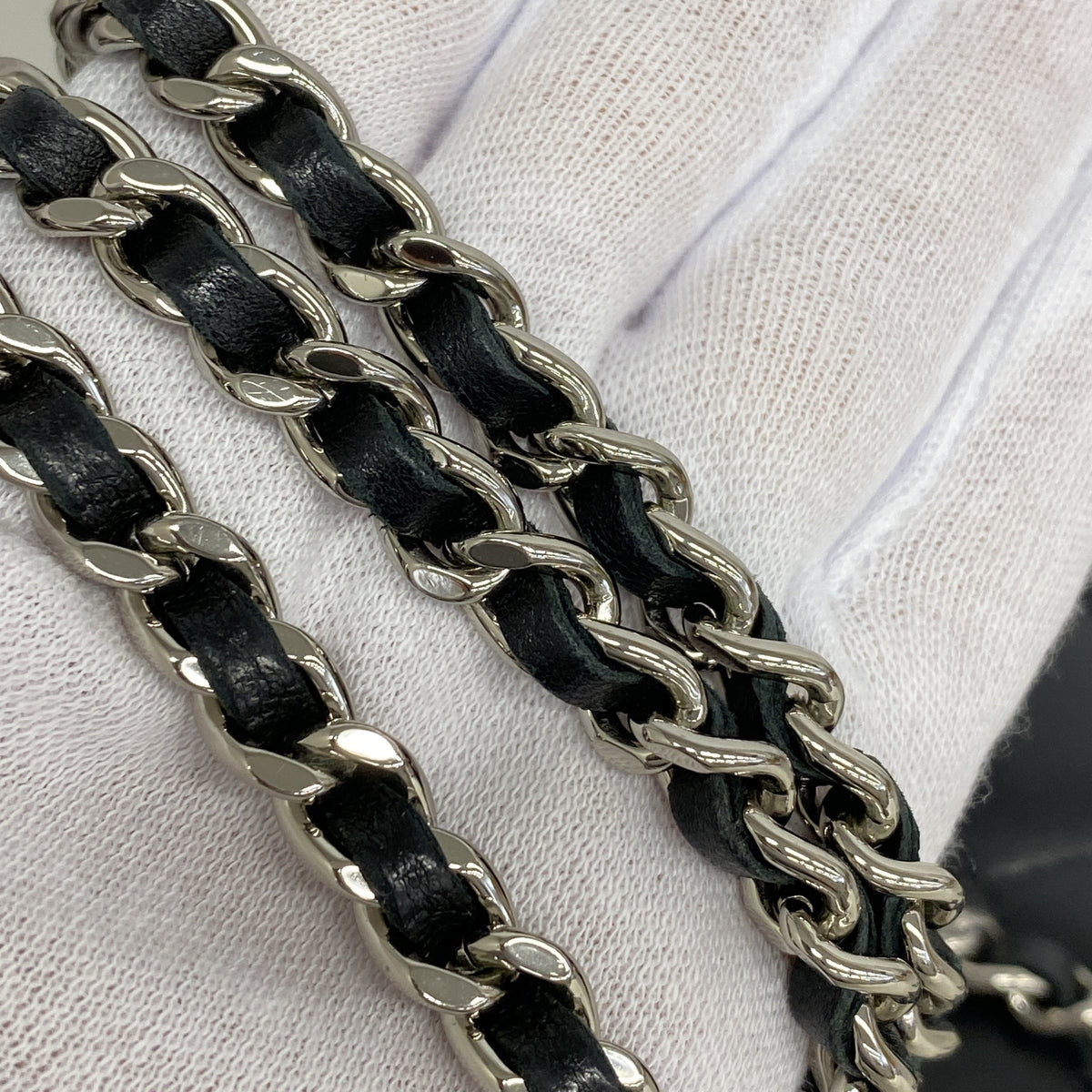 【6kc3295】シャネル ショルダーウォレット マトラッセ チェーンショルダー ラムスキン ブラック シルバー金具【中古】レディース
