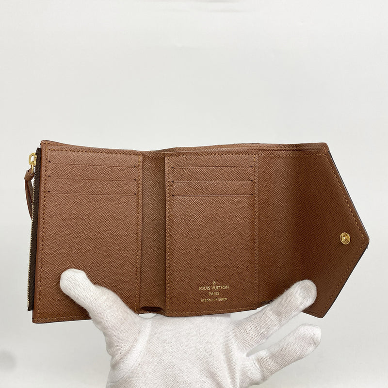【6kd3354】ルイヴィトン 三つ折り財布 モノグラム ポルトフォイユ ヴィクトリーヌ M62472 ブラウン【中古】レディース