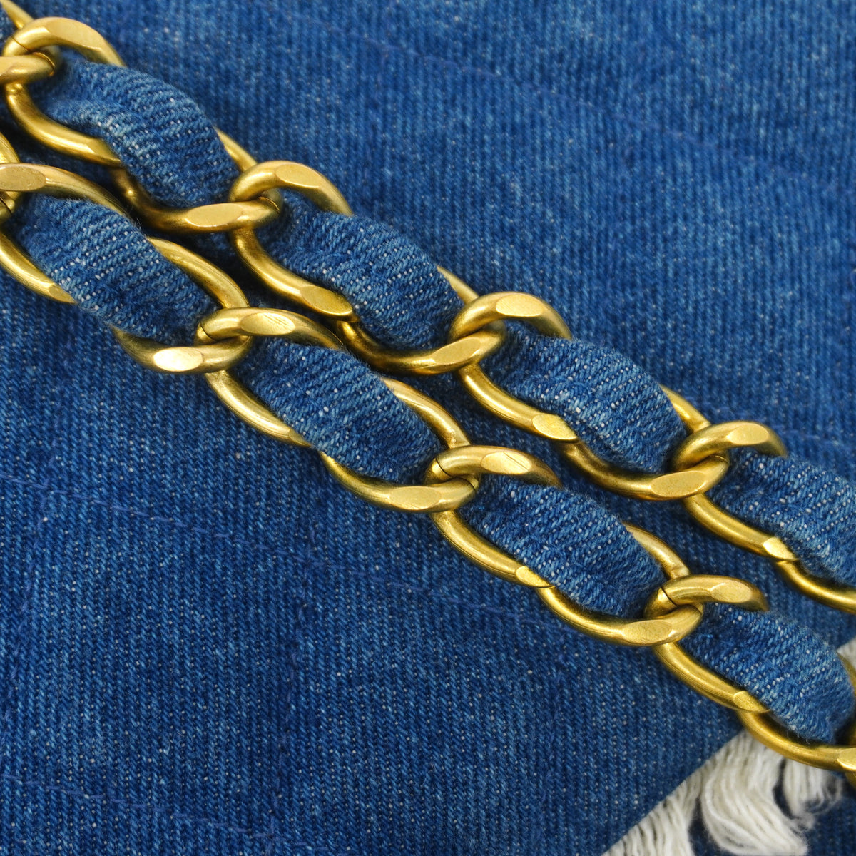 【6kd3363】シャネル ショルダーバッグ デカマトラッセ チェーンショルダー デニム ブルー ゴールド金具【中古】レディース