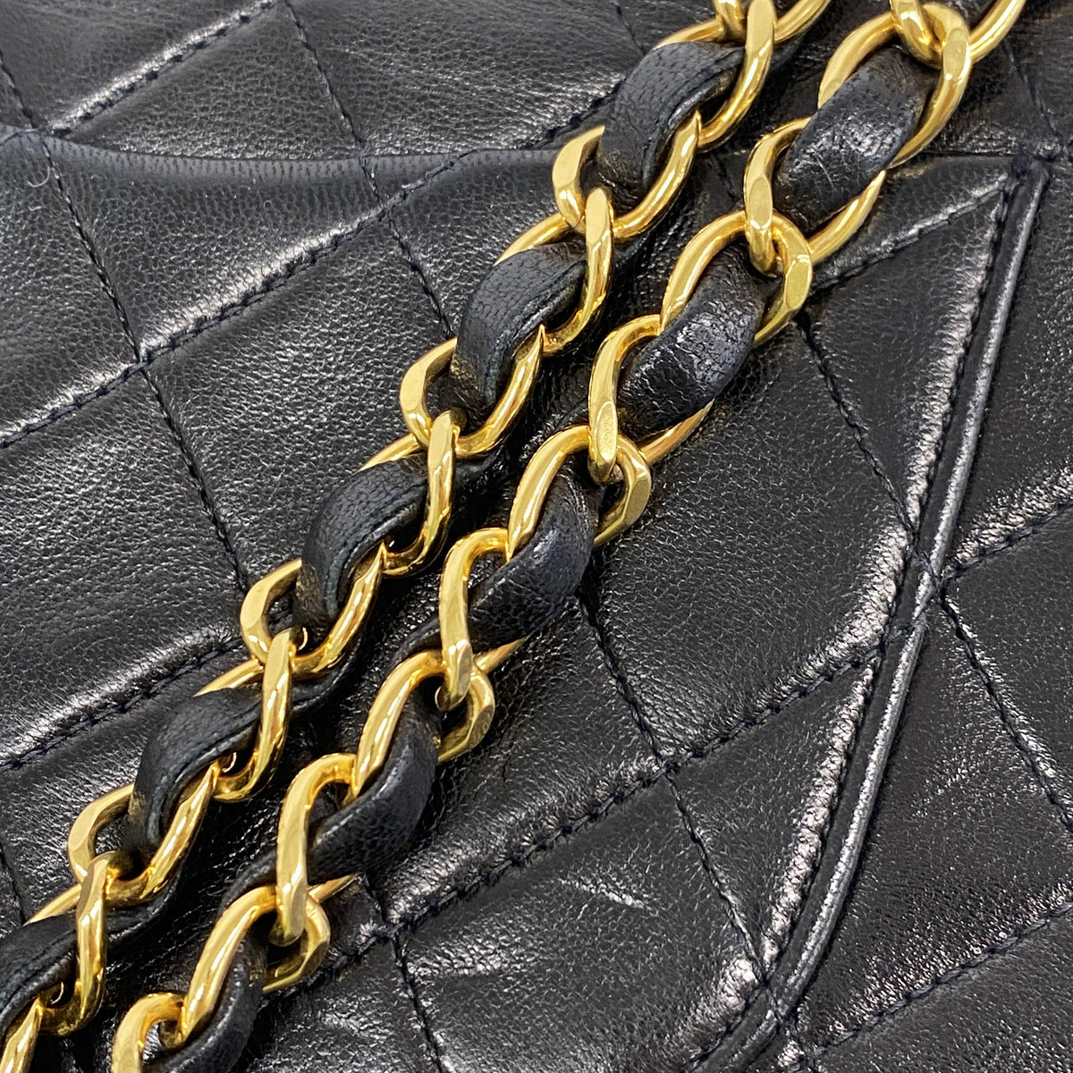 【6kd3436】シャネル ショルダーバッグ マトラッセ Wフラップ Wチェーン ラムスキン ブラック ゴールド金具【中古】レディース