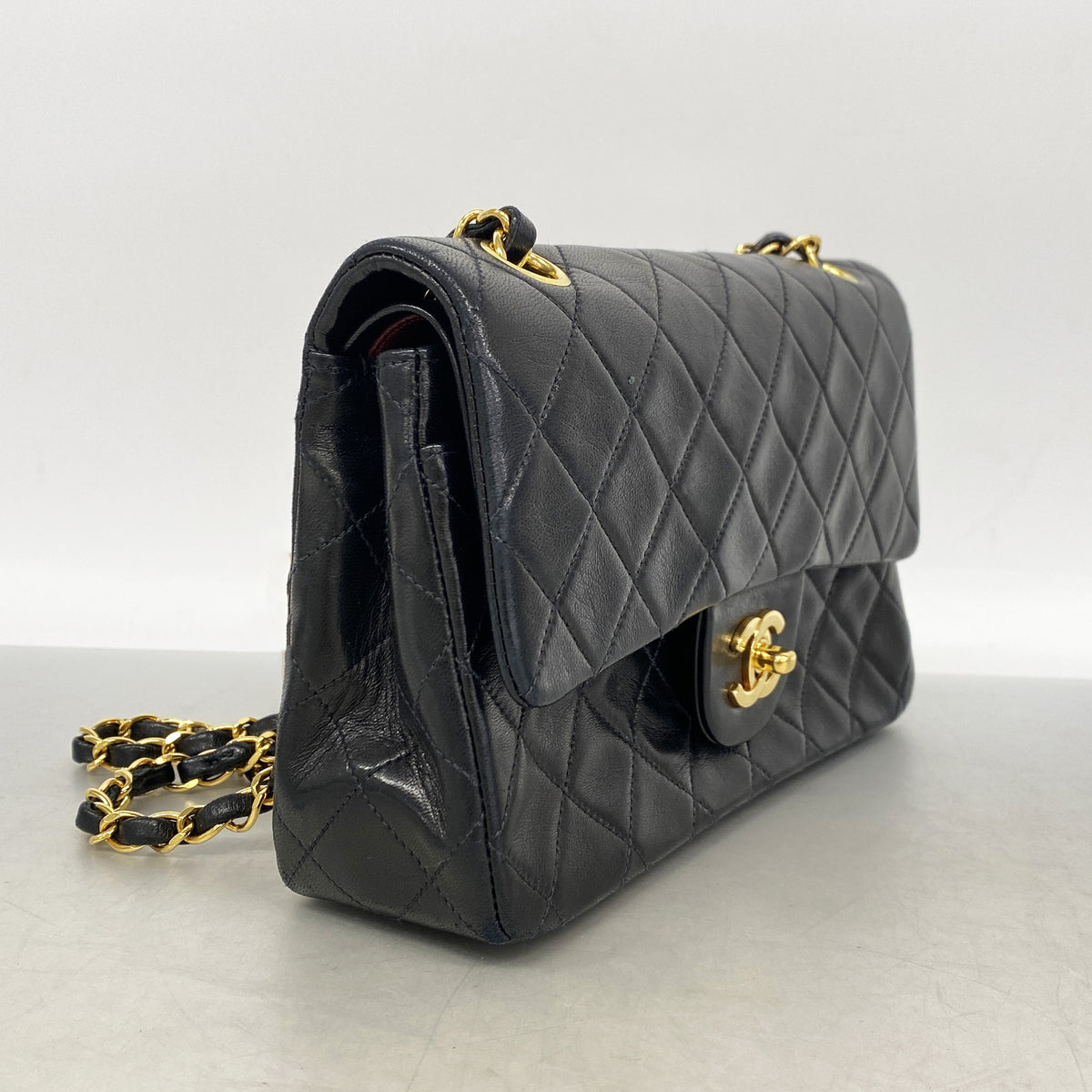 【6kd3436】シャネル ショルダーバッグ マトラッセ Wフラップ Wチェーン ラムスキン ブラック ゴールド金具【中古】レディース