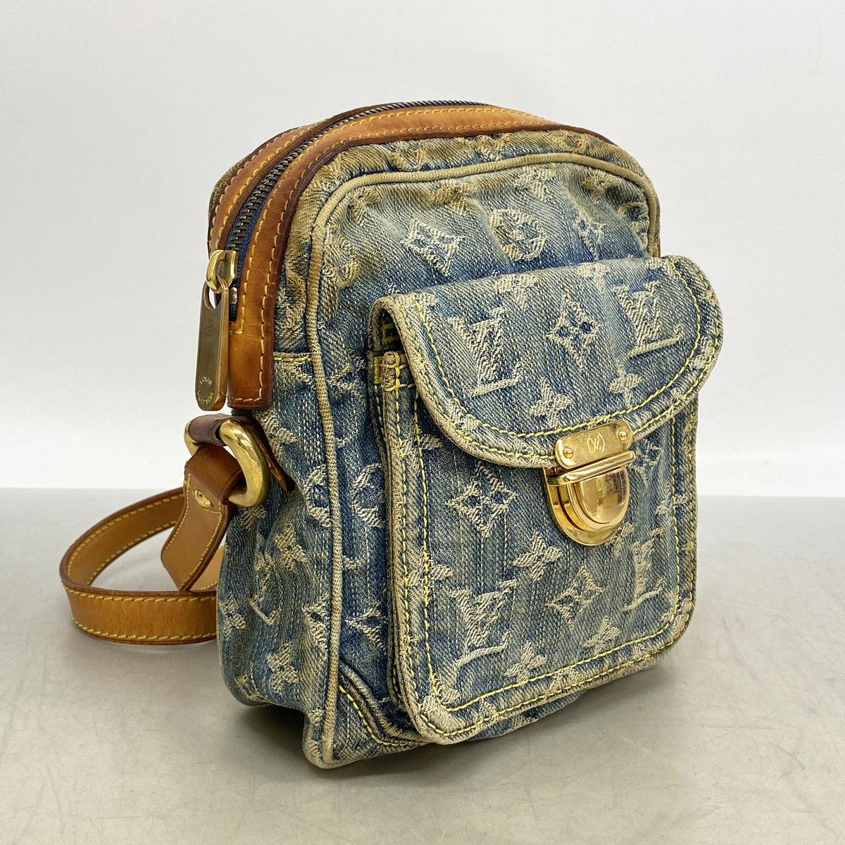【6kd3472】ルイヴィトン ショルダーバッグ モノグラム・デニム カメラバッグ M95348 ブルー【中古】レディース