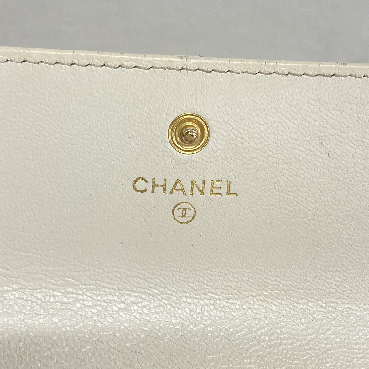 【6kd3505】シャネル 長財布 シャネル19 ラムスキン ホワイト ゴールド金具【中古】レディース