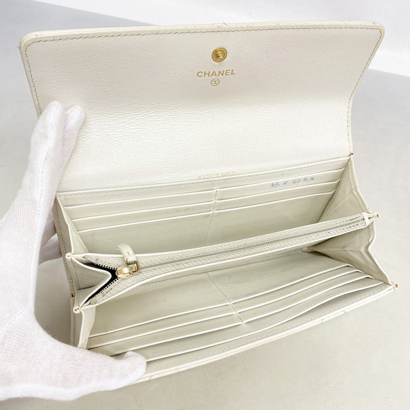 【6kd3505】シャネル 長財布 シャネル19 ラムスキン ホワイト ゴールド金具【中古】レディース