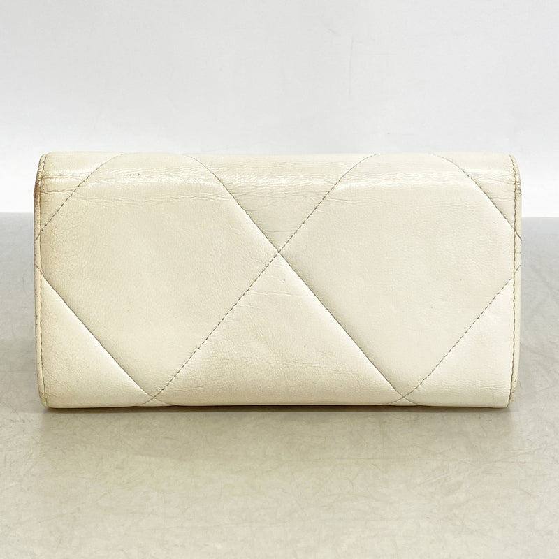 【6kd3505】シャネル 長財布 シャネル19 ラムスキン ホワイト ゴールド金具【中古】レディース