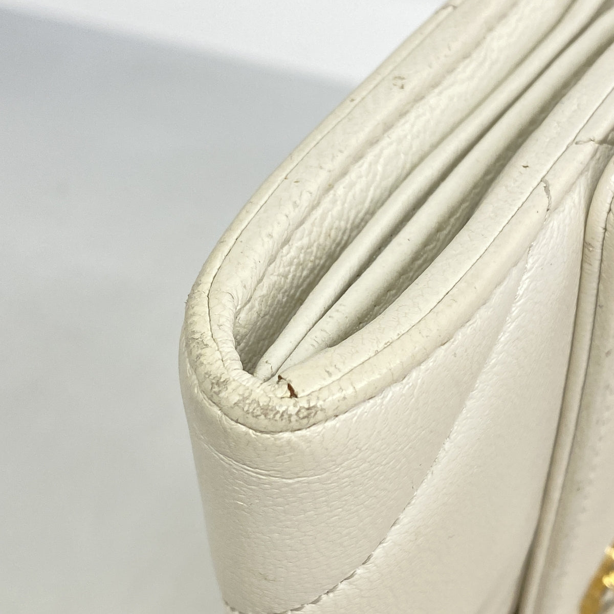 【6kd3505】シャネル 長財布 シャネル19 ラムスキン ホワイト ゴールド金具【中古】レディース