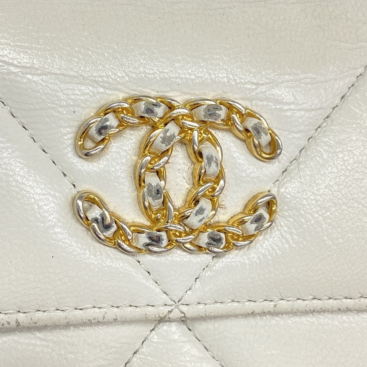 【6kd3505】シャネル 長財布 シャネル19 ラムスキン ホワイト ゴールド金具【中古】レディース
