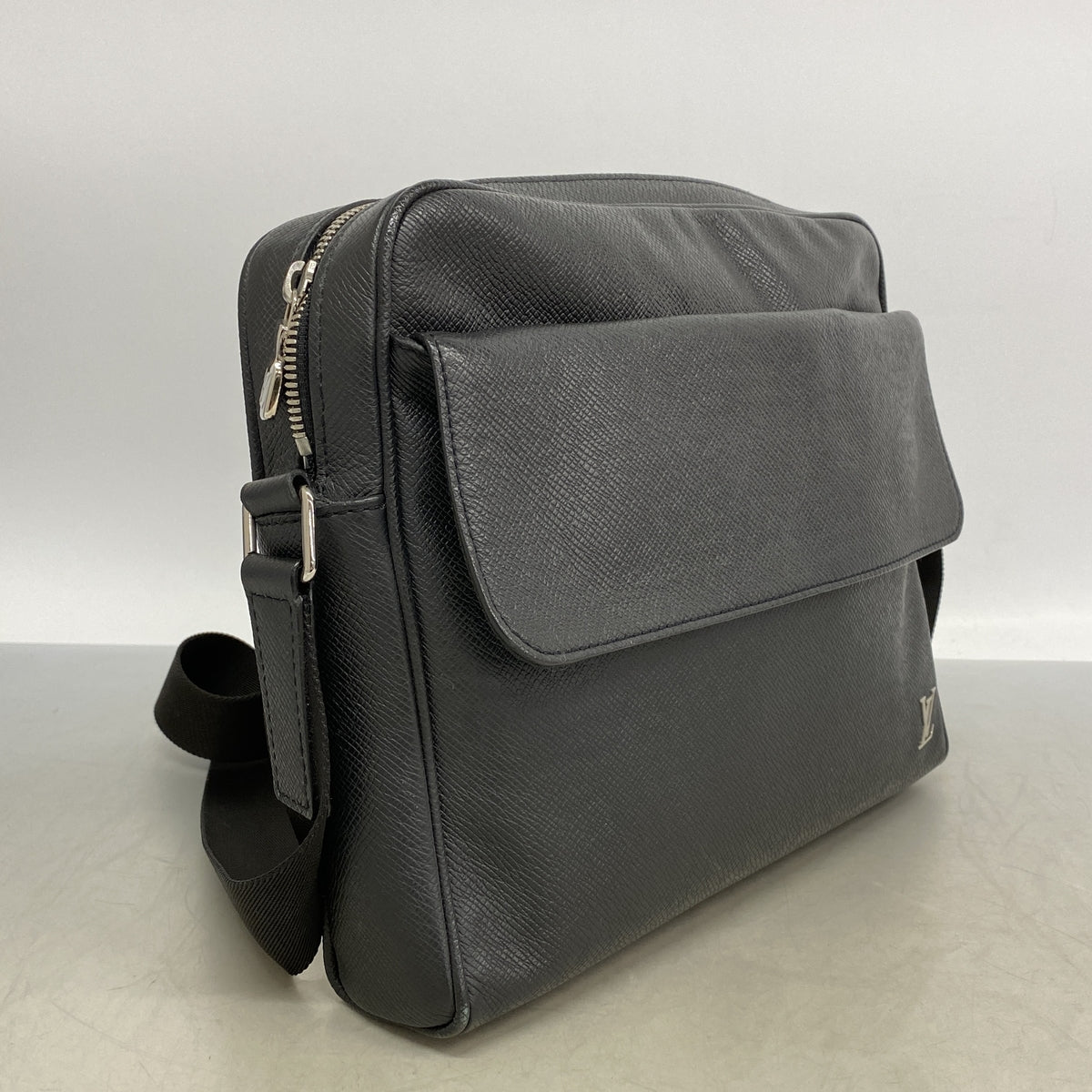 【6kd3534】ルイヴィトン ショルダーバッグ タイガ アレックスメッセンジャー M30260 ノワール【中古】メンズ