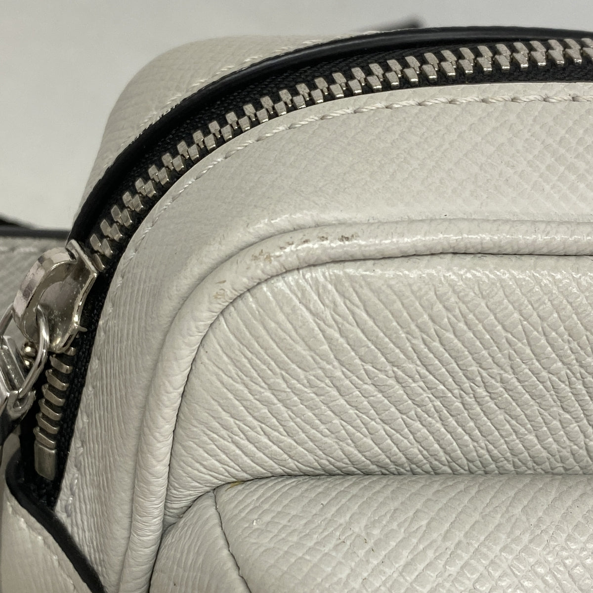 【6kd3535】ルイヴィトン ウエストバッグ タイガラマ バムバッグアウトドア M30247 アンタークティカ【中古】メンズ
