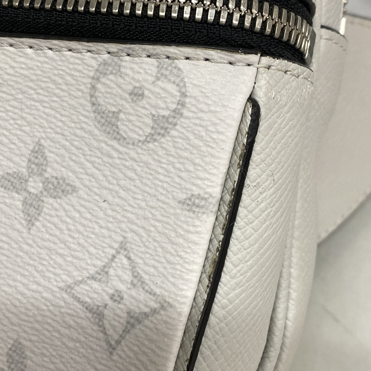 【6kd3535】ルイヴィトン ウエストバッグ タイガラマ バムバッグアウトドア M30247 アンタークティカ【中古】メンズ