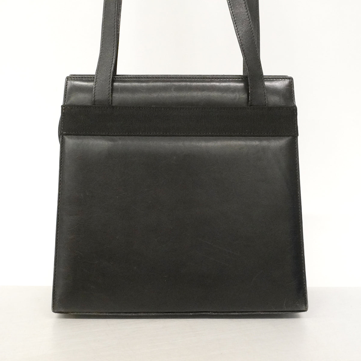 【6kd3556】サルヴァトーレフェラガモ ショルダーバッグ ヴァラ レザー ブラック ゴールド金具【中古】レディース