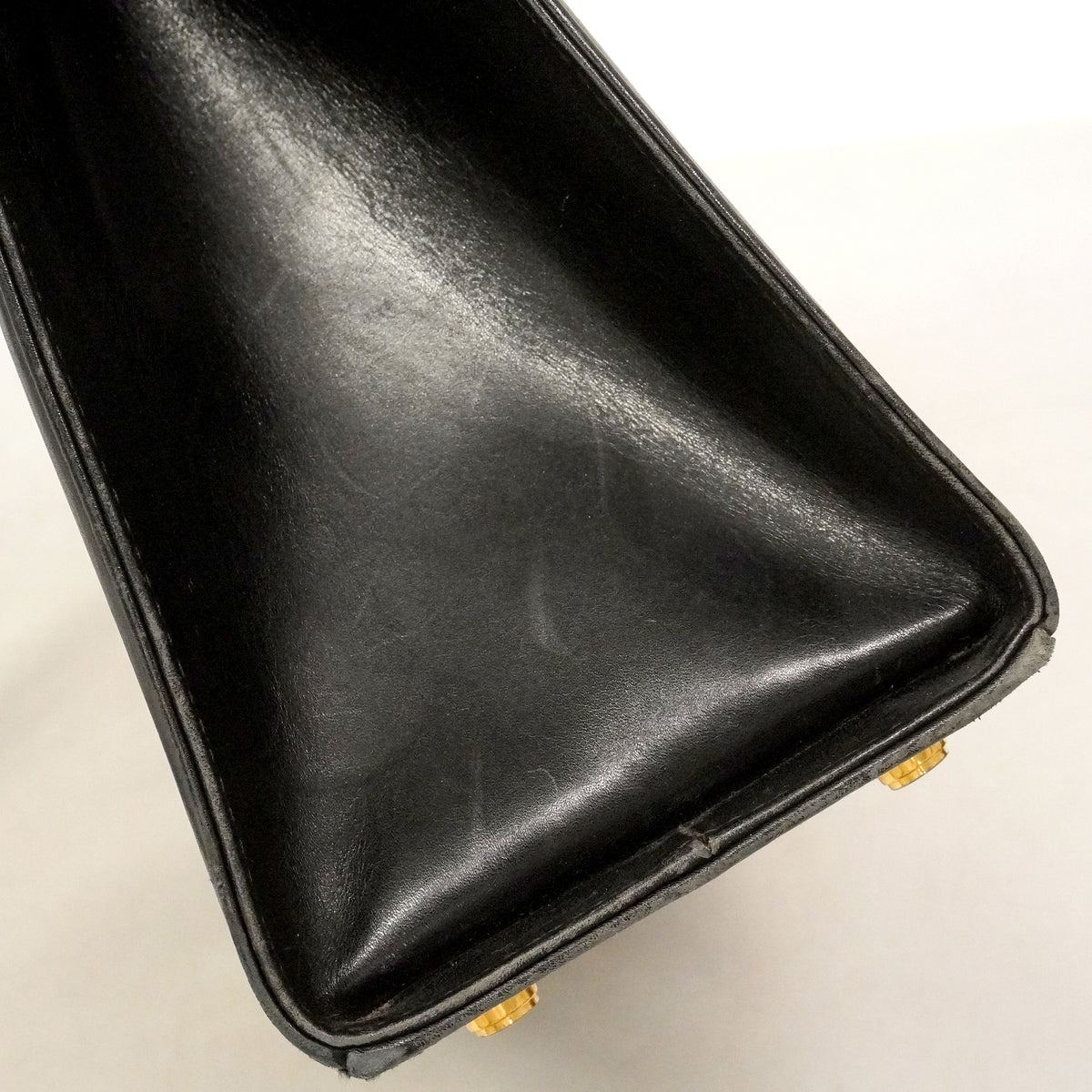【6kd3556】サルヴァトーレフェラガモ ショルダーバッグ ヴァラ レザー ブラック ゴールド金具【中古】レディース