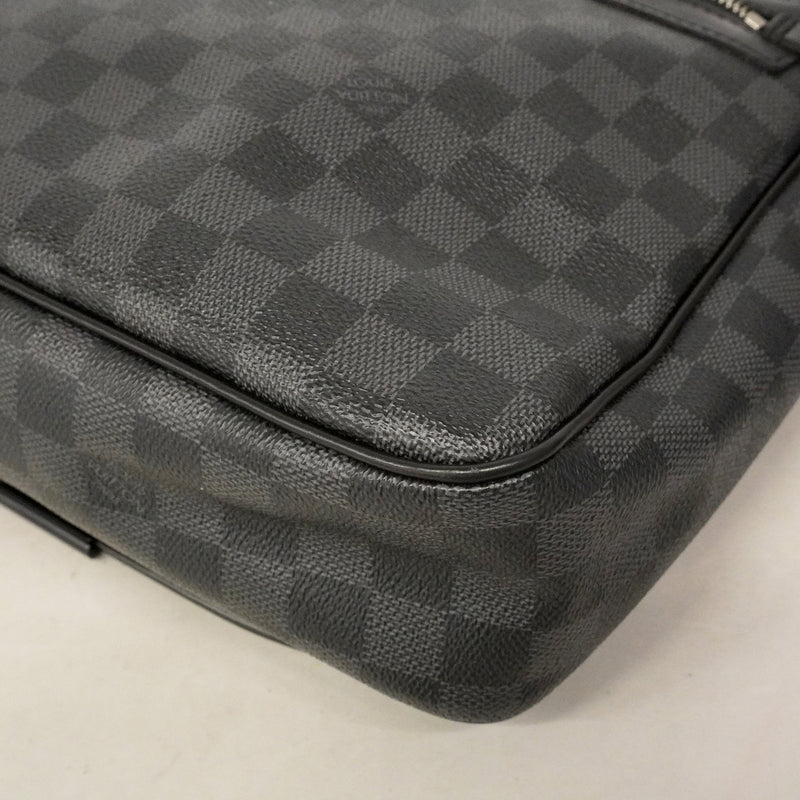 【6kd3561】ルイヴィトン ショルダーバッグ ダミエ・グラフィット ダニエルMM N58029 ブラック【中古】メンズ