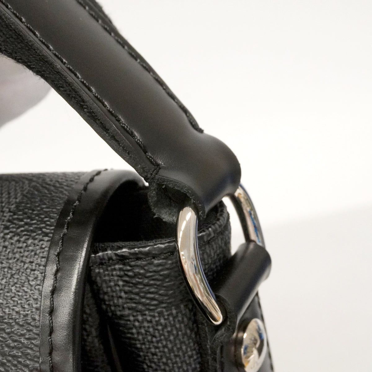 【6kd3561】ルイヴィトン ショルダーバッグ ダミエ・グラフィット ダニエルMM N58029 ブラック【中古】メンズ