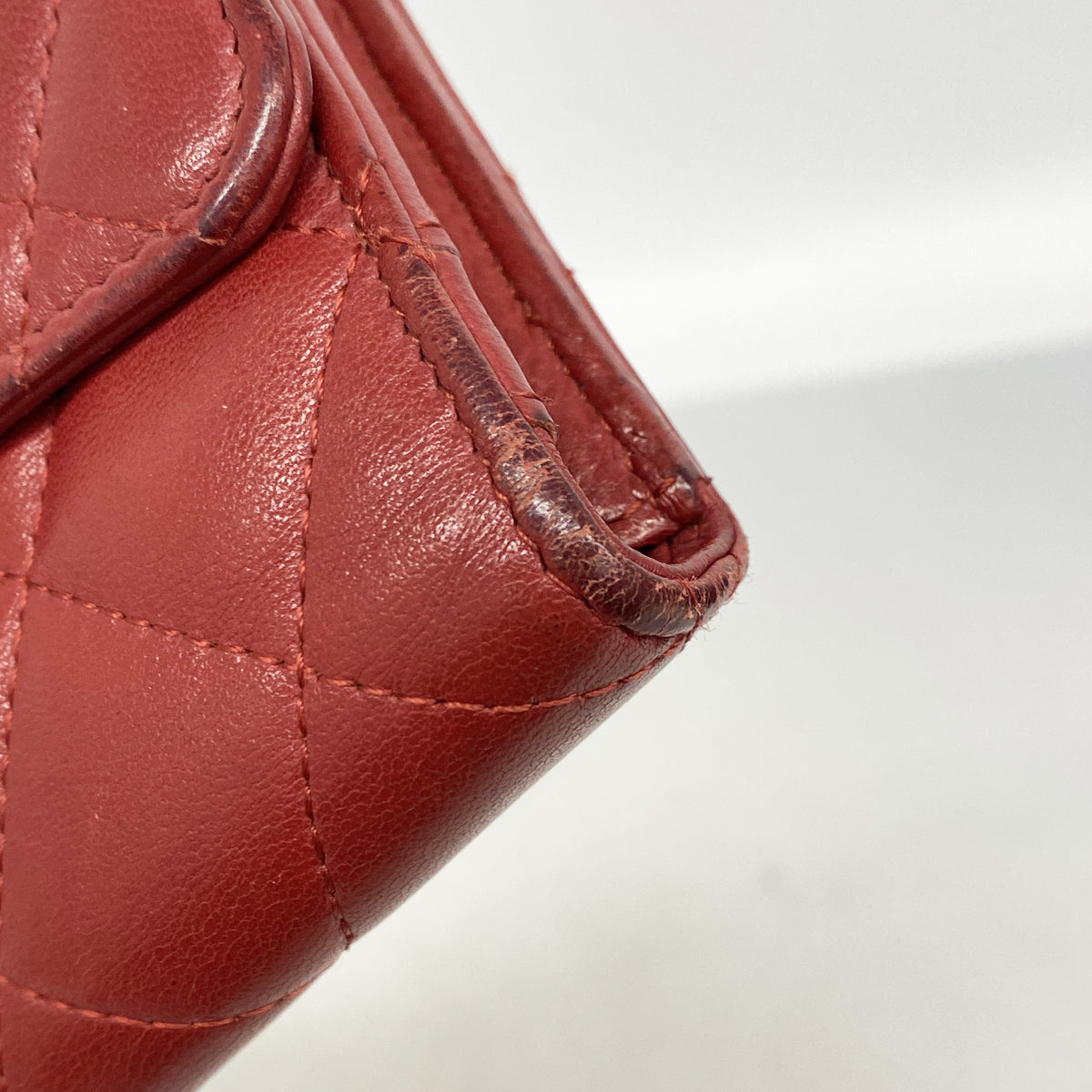 【6kd3601】シャネル 三つ折り長財布 マトラッセ ラムスキン レッド シルバー金具【中古】レディース