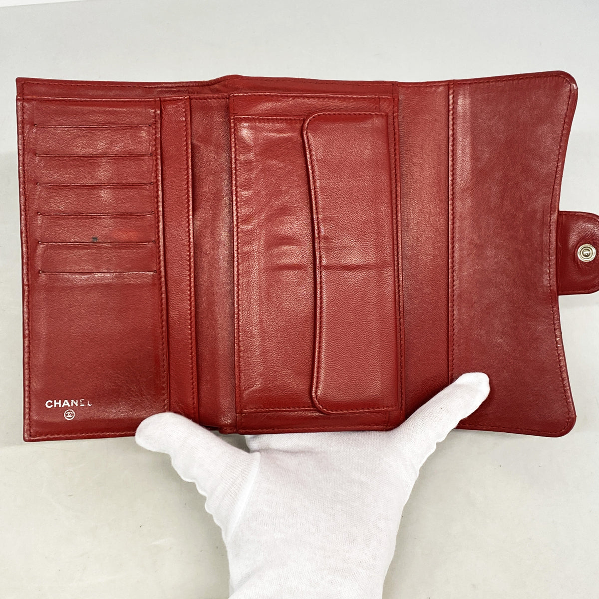 【6kd3601】シャネル 三つ折り長財布 マトラッセ ラムスキン レッド シルバー金具【中古】レディース