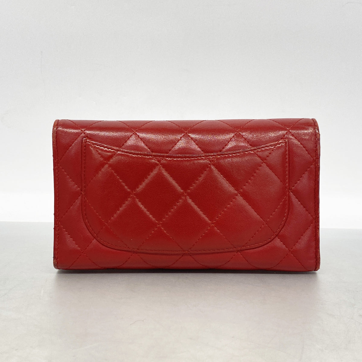 【6kd3601】シャネル 三つ折り長財布 マトラッセ ラムスキン レッド シルバー金具【中古】レディース