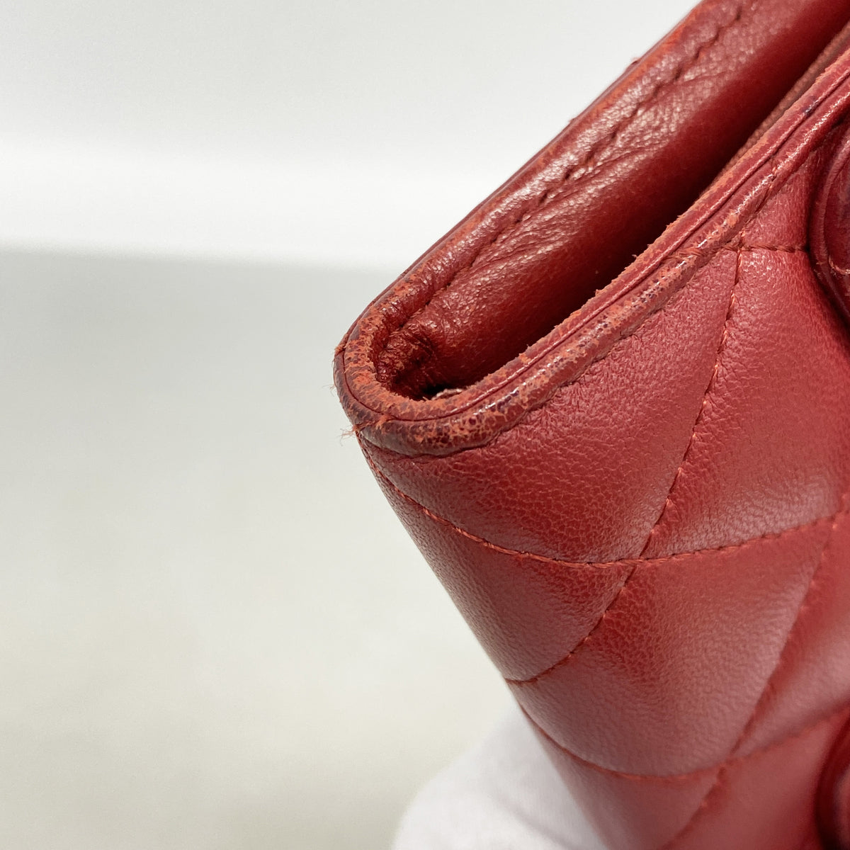 【6kd3601】シャネル 三つ折り長財布 マトラッセ ラムスキン レッド シルバー金具【中古】レディース