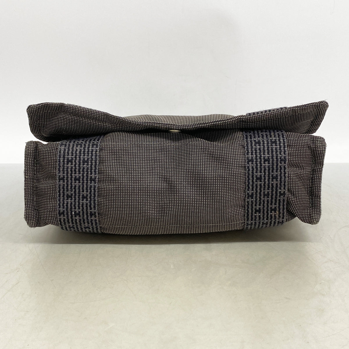 【6kd3602】エルメス ショルダーバッグ エールラインバサス ナイロン グレー シルバー金具【中古】レディース