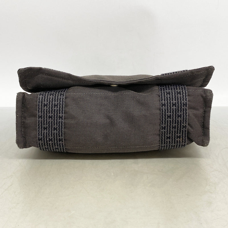 【6kd3602】エルメス ショルダーバッグ エールラインバサス ナイロン グレー シルバー金具【中古】レディース