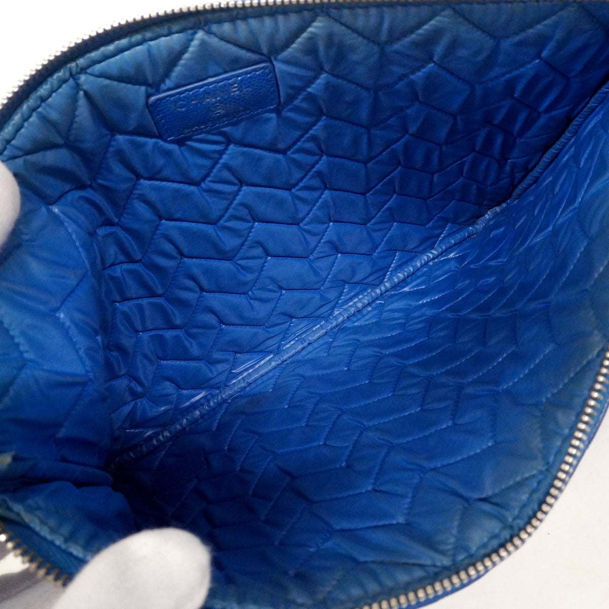 【6kd3643】シャネル クラッチバッグ Vステッチ キャビアスキン ブルー シルバー金具【中古】レディース