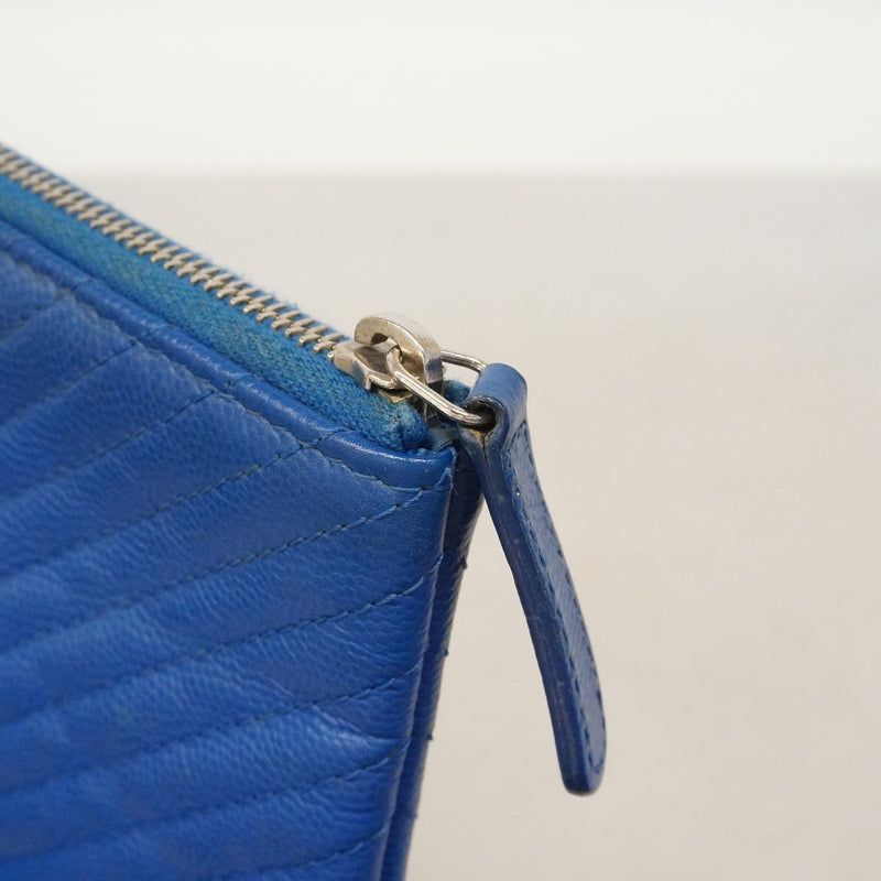 【6kd3643】シャネル クラッチバッグ Vステッチ キャビアスキン ブルー シルバー金具【中古】レディース