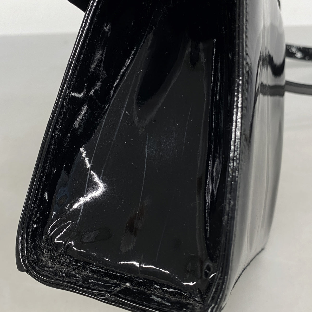【6kd3653】サルヴァトーレフェラガモ ショルダーバッグ ヴァラ エナメル ブラック ゴールド金具【中古】レディース