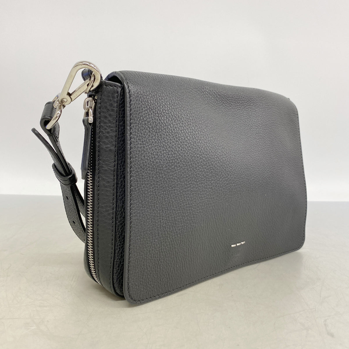 【6kd3710】フェンディ ショルダーバッグ レザー ブラック シルバー金具【中古】メンズ