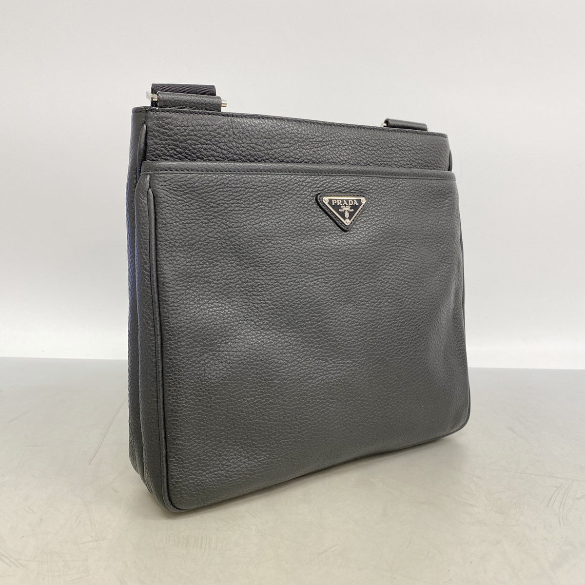 【6kd3738】プラダ ショルダーバッグ ヴィッテロシティ レザー ブラック シルバー金具【中古】メンズ