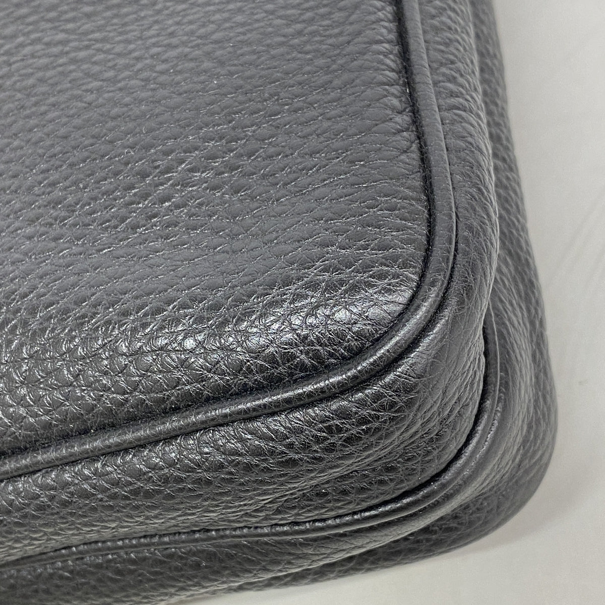 【6kd3738】プラダ ショルダーバッグ ヴィッテロシティ レザー ブラック シルバー金具【中古】メンズ