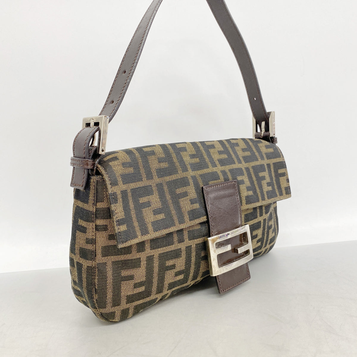 【6kd3768】フェンディ ハンドバッグ ズッカ マンマバケット ナイロンキャンバス ブラウン シルバー金具【中古】レディース