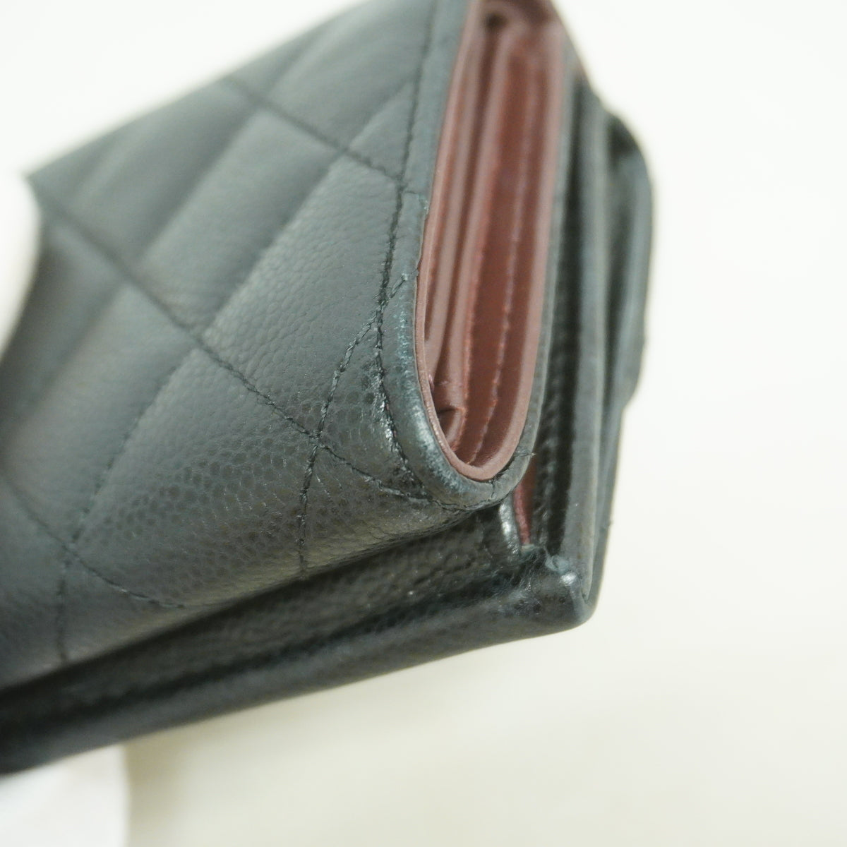 【6kd3872】シャネル 三つ折り財布 マトラッセ キャビアスキン ブラック シャンパンゴールド金具【中古】レディース