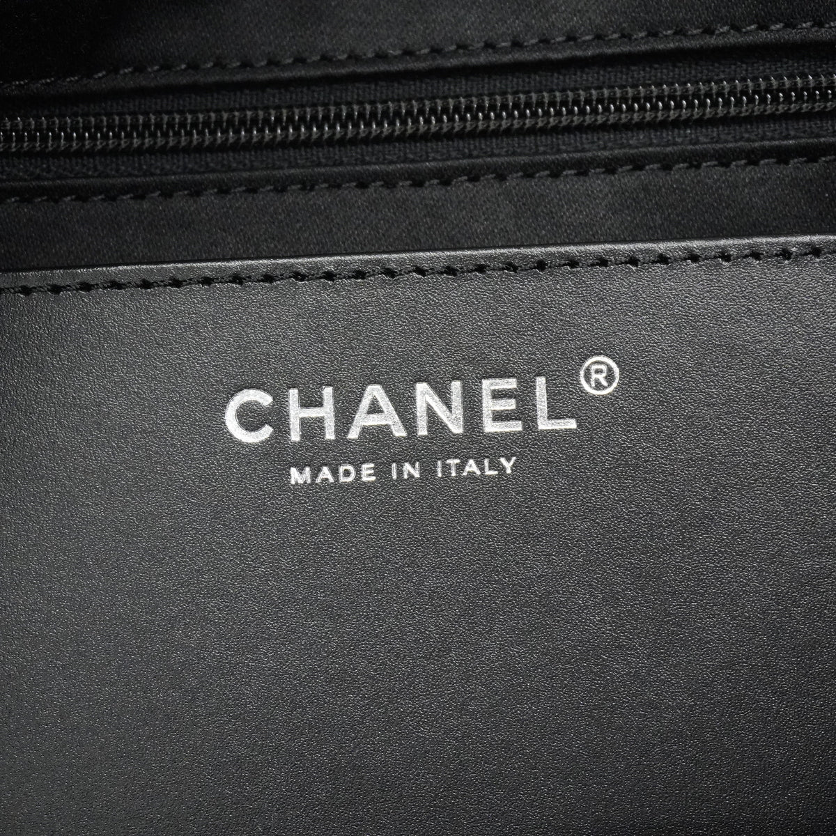 【6kd3886】シャネル ショルダーバッグ マトラッセ チェーンショルダー ラムスキン ブラック シルバー金具【中古】レディース