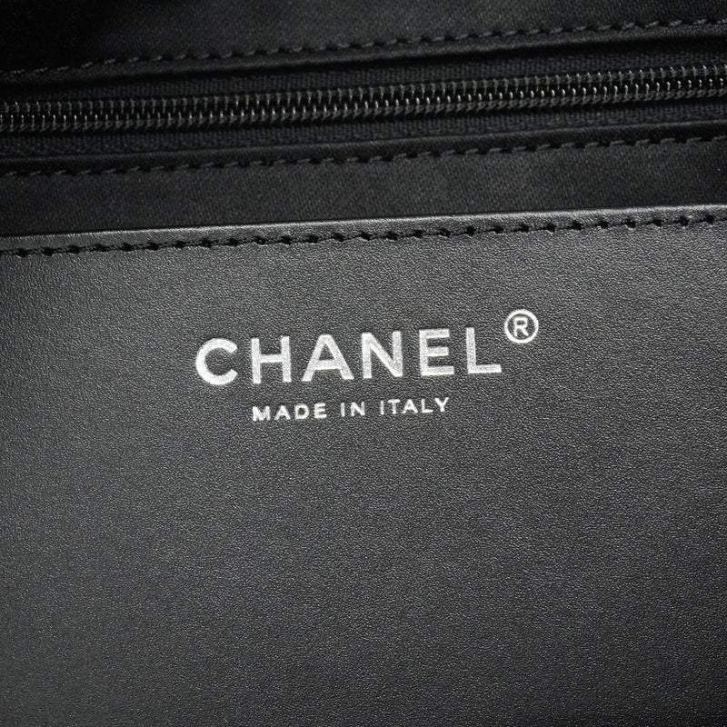 【6kd3886】シャネル ショルダーバッグ マトラッセ チェーンショルダー ラムスキン ブラック シルバー金具【中古】レディース
