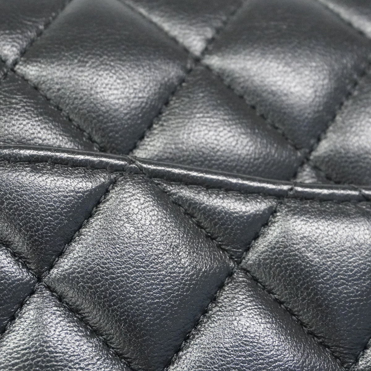 【6kd3917】シャネル ショルダーバッグ マトラッセ Wフラップ Wチェーン ラムスキン ブラック シルバー金具【中古】レディース