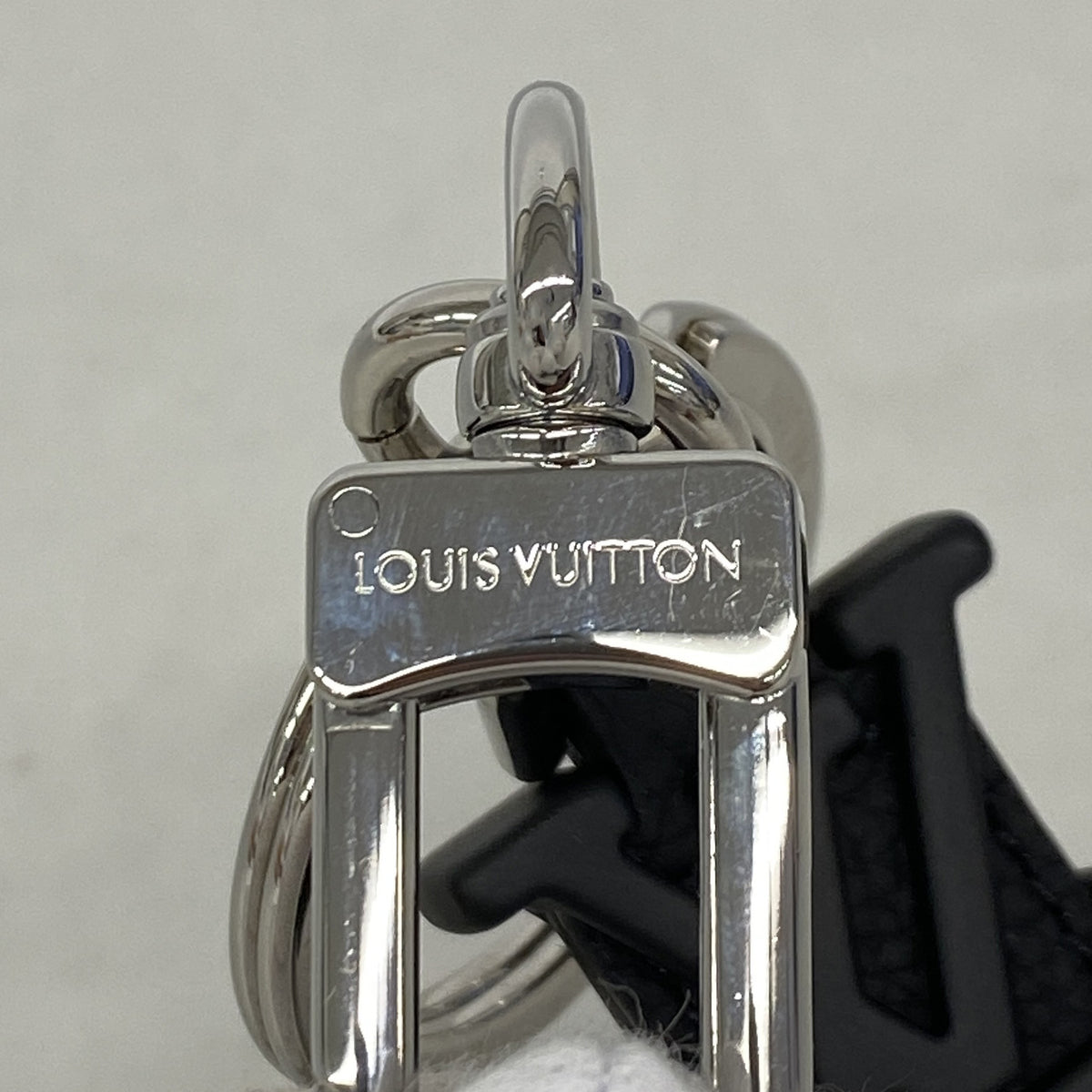 【6kd3929】ルイヴィトン キーホルダー・チャーム LVアエログラム ドラゴンヌアエログラム M01194 ブラック【中古】メンズ