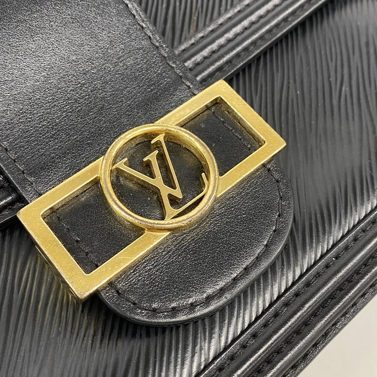 【6kd4045】ルイヴィトン ショルダーバッグ エピ ドーフィーヌMM M56141 ノワール【中古】レディース