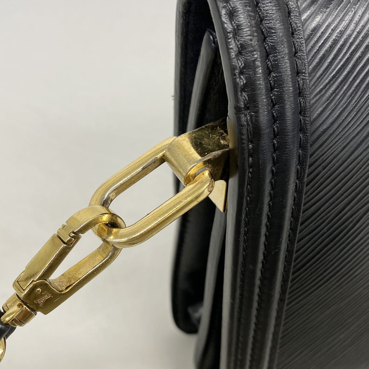 【6kd4045】ルイヴィトン ショルダーバッグ エピ ドーフィーヌMM M56141 ノワール【中古】レディース