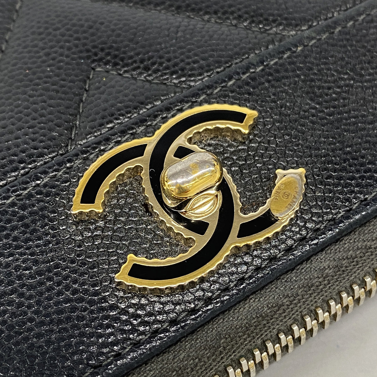 【6kd4231】シャネル 長財布 シェブロン キャビアスキン ブラック ゴールド金具【中古】レディース
