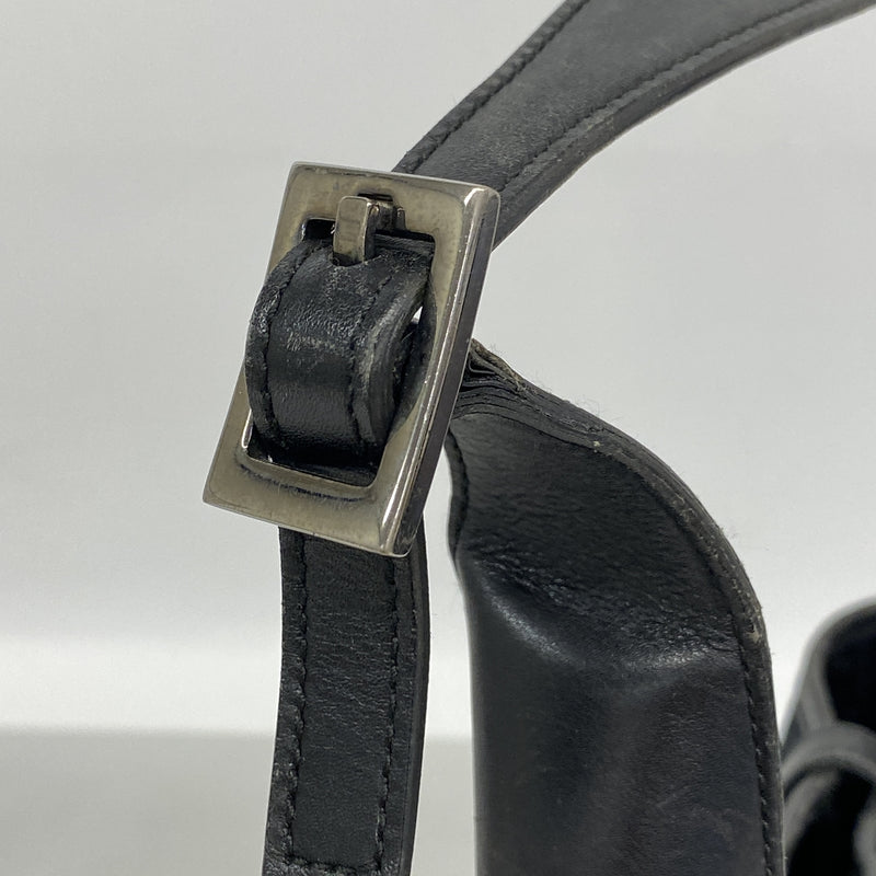 【6kd4269】グッチ ショルダーバッグ GGキャンバス 001 4057 キャンバス ブラック シルバー金具【中古】レディース
