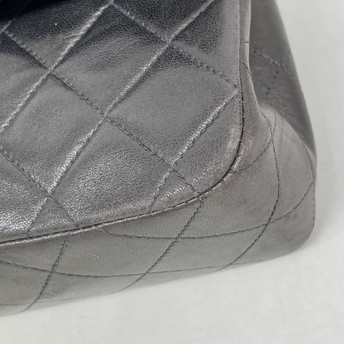 【6kd4359】シャネル ショルダーバッグ マトラッセ Wフラップ Wチェーン ラムスキン ブラック ゴールド金具【中古】レディース