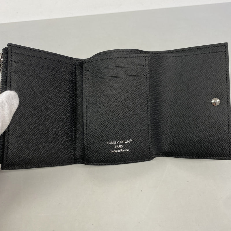 【6kd4384】ルイヴィトン 三つ折り財布 モノグラム・エクリプス ヴィクターウォレット M12598 ブラック【中古】メンズ